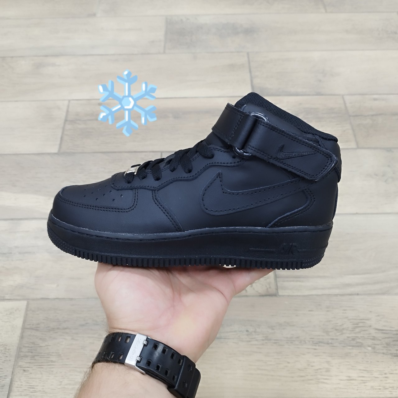 Чёрные женские, подростковые и мужские зимние кроссовки Найк | Nike Air  Force 1 Mid Black в интернет-магазине в Минске
