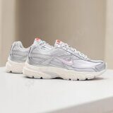 Кроссовки Wmns Nike Initiator Silver