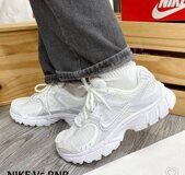 Кроссовки Wmns Nike V5 RNR White Metallic Silver